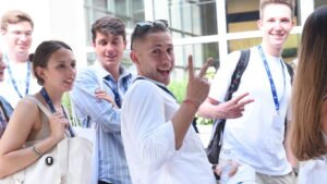 etudiants decouvrant metiers lors forum toulouse