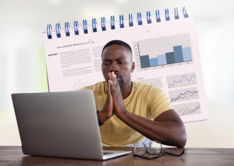 personne reflechissant devant son bureau vide