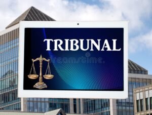 tribunal de commerce moderne avec balance justice