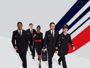 uniforme steward air france dans avion moderne