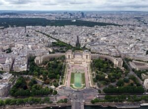 vue panoramique dune ville francaise moderne et verte